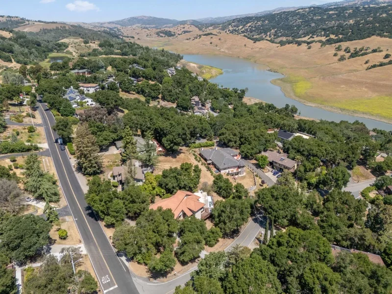 17710 Holiday Drive, Morgan Hill, California, United States. - Photo 43