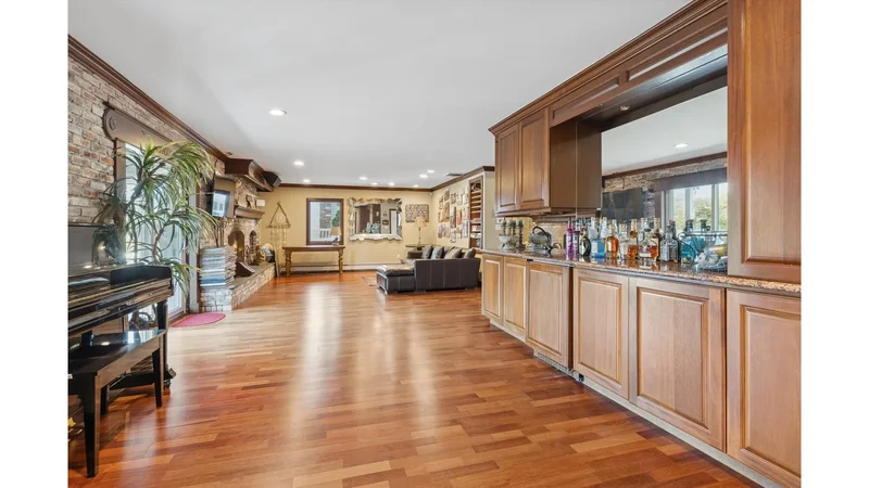 2858 Shore Road, Bellmore, New York, United States. - Photo 20