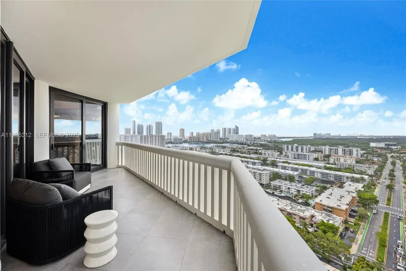 2000 Island Blvd 2507, Golden Beach, Florida, United States. - Photo 16