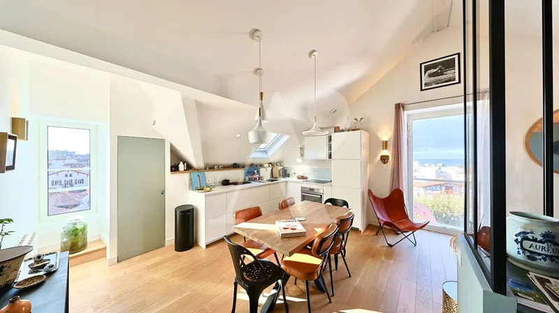 Design apartment with ocean view and garage in the city center