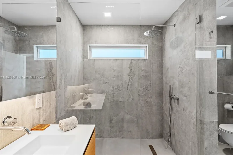 9033 Emerson Ave, Bal Harbour, Florida, United States. - Photo 16