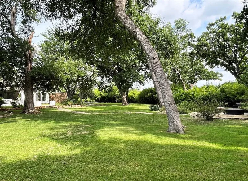 6802 Bert Lane, Dallas, Texas, United States. - Photo 22