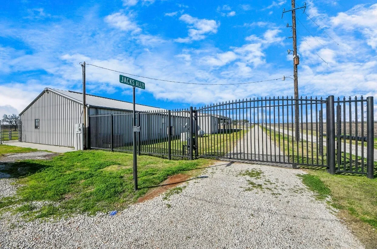 5523 Ehrman Lake Lane, Wallis, TX 77485, Wallis, Texas, United States. - Photo 8