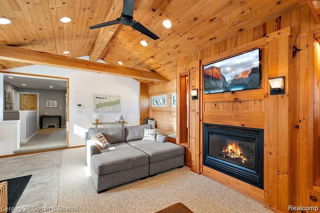 222 Ackerson Lake Drive, Jackson, MI 49201, Leoni, Michigan, United States. - Photo 10