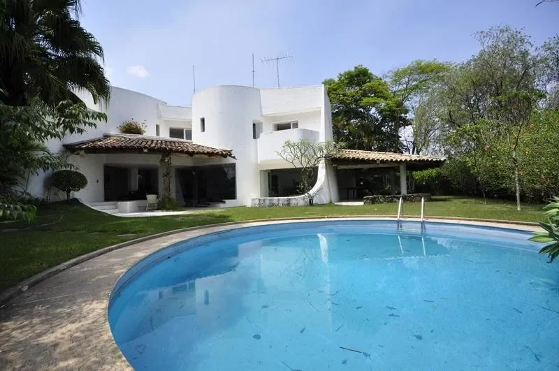 Exterior photo 2