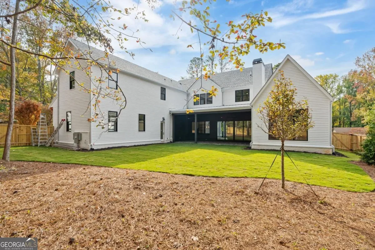 Exterior photo 9