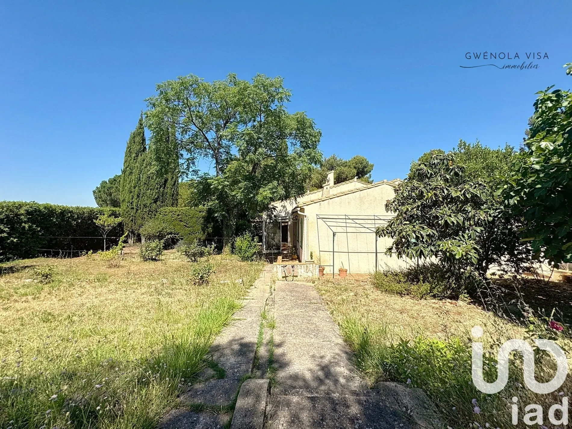 Exterior photo 10