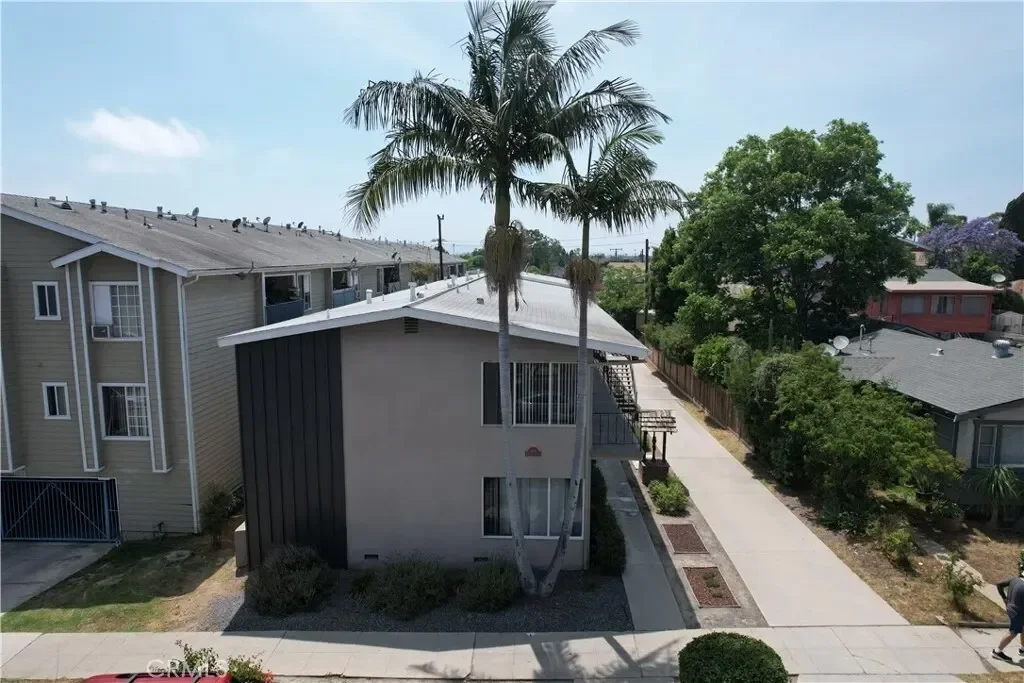 1445 Coronado Avenue, Signal Hill, California, United States. - Photo 4