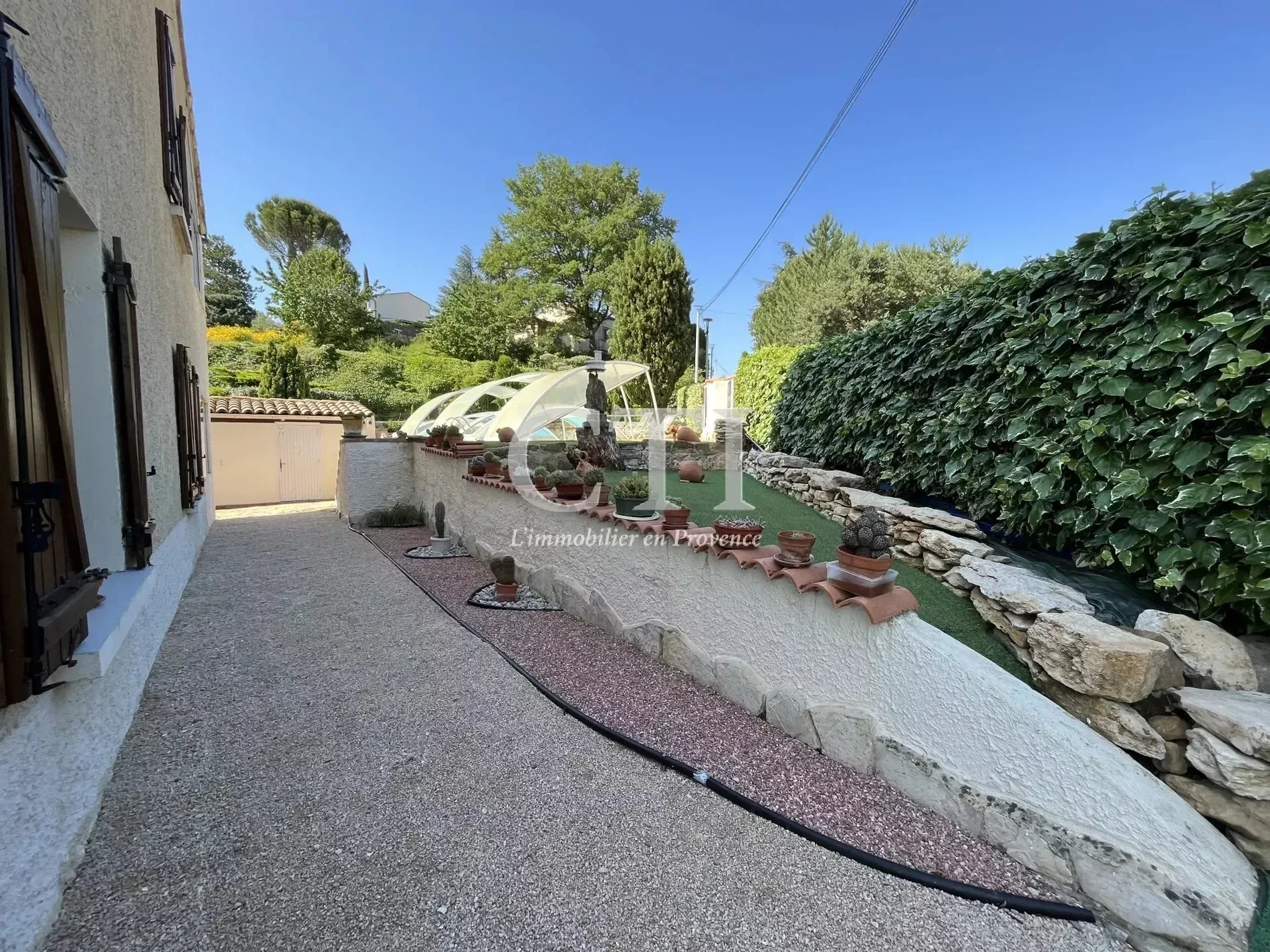 Exterior photo 10