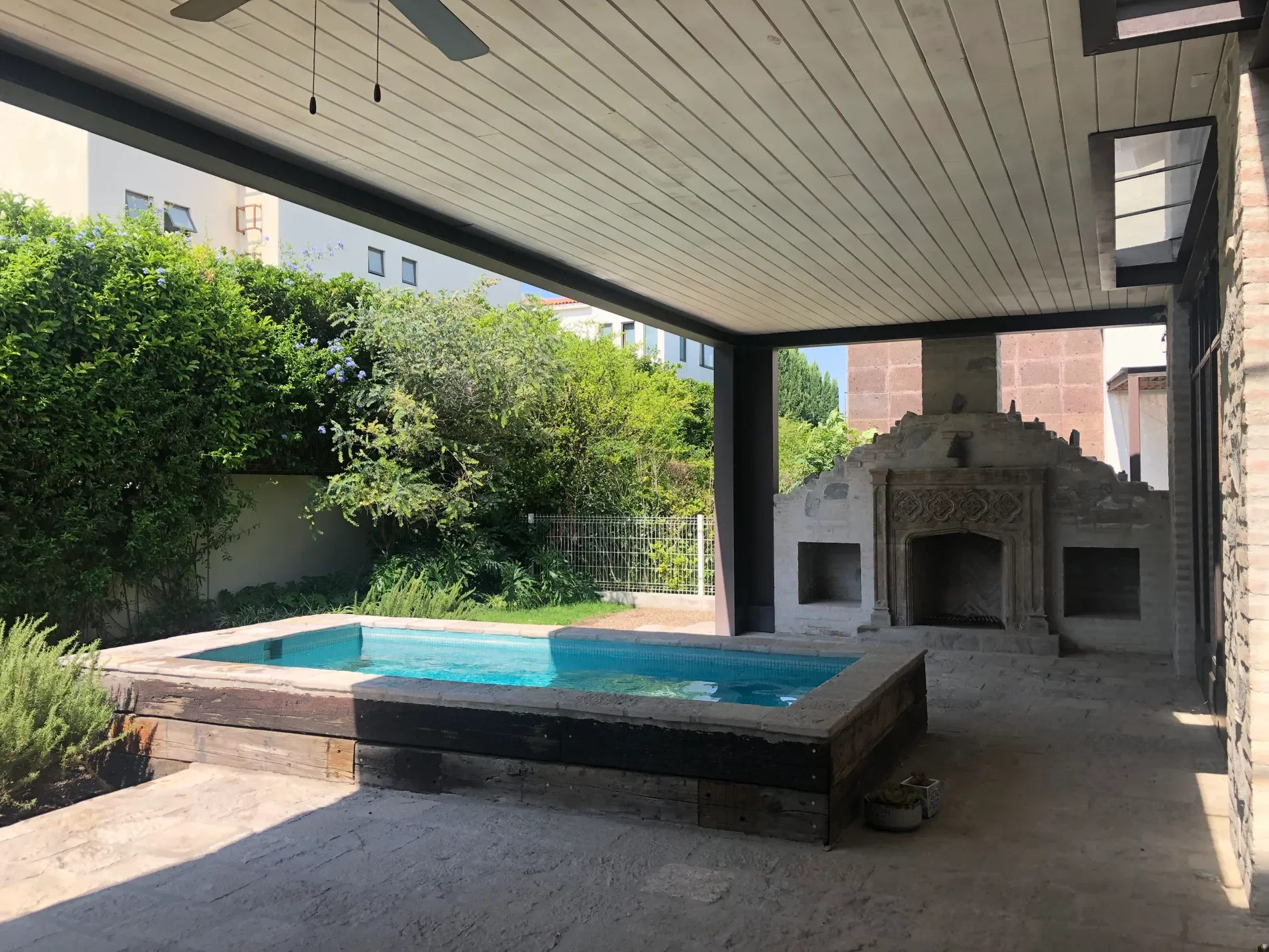 Exterior photo 6