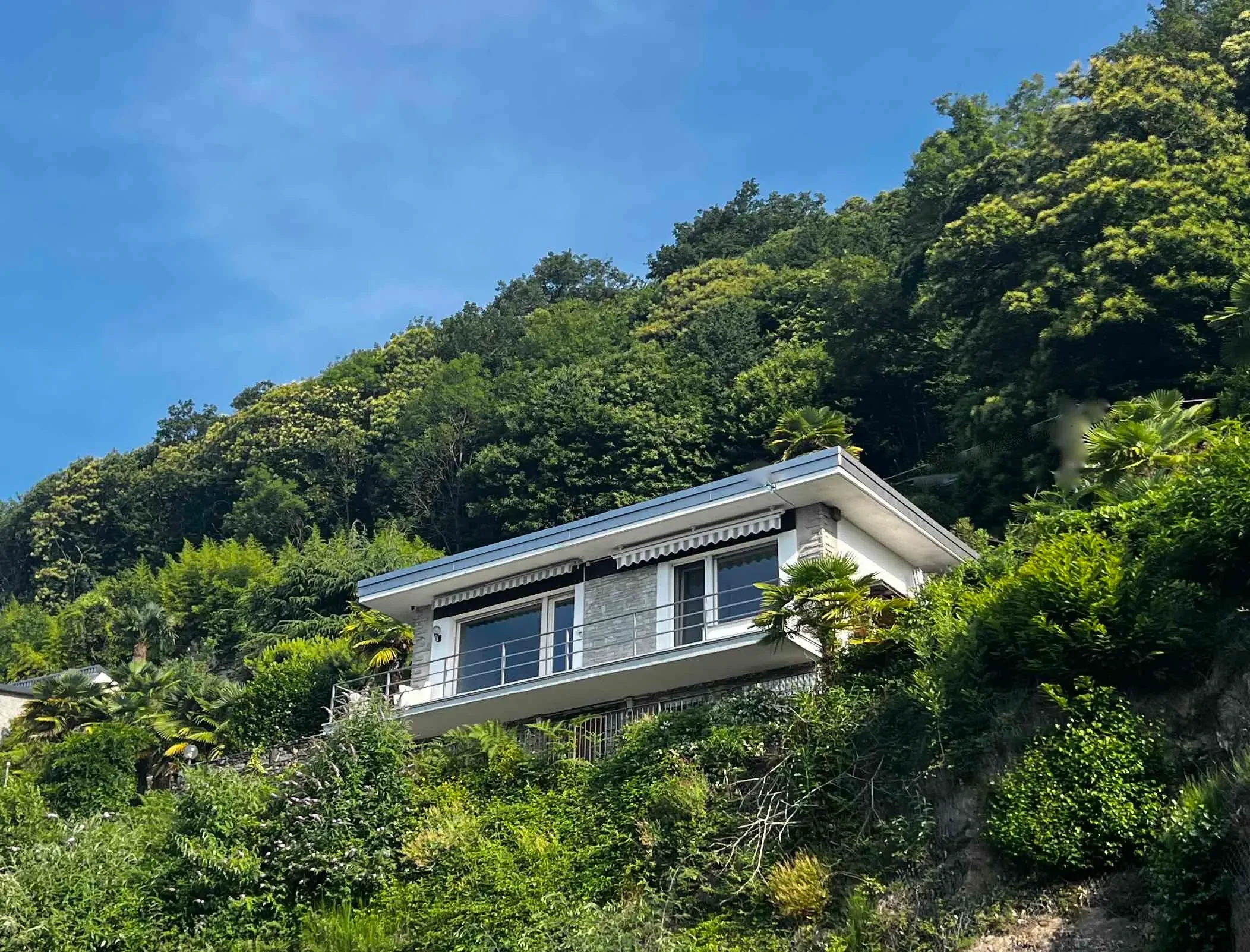 Exterior photo 4