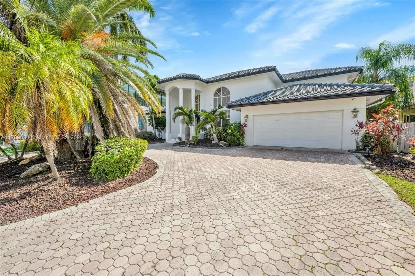 Exterior photo 12