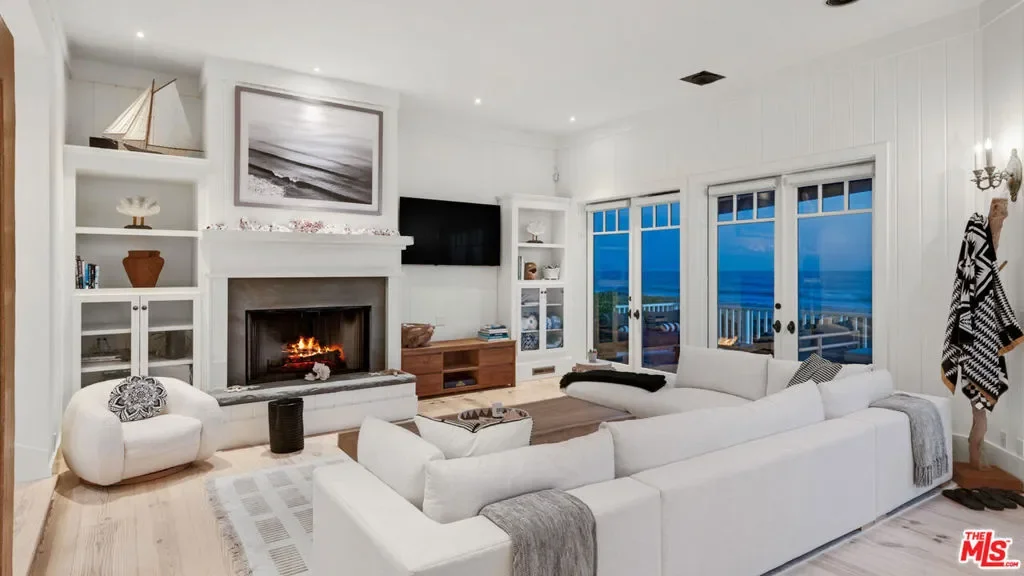 30718 Pacific Coast Highway, Malibu, California, United States. - Photo 14
