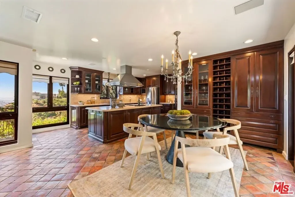 6930 Oporto Drive, Los Angeles, California, United States. - Photo 14