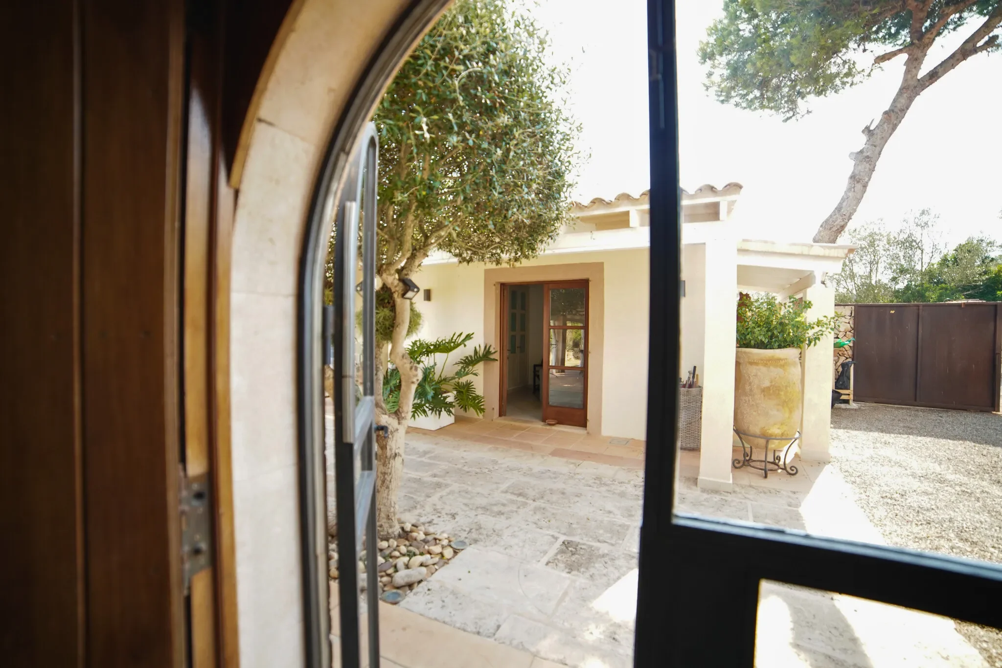 Exterior photo 4