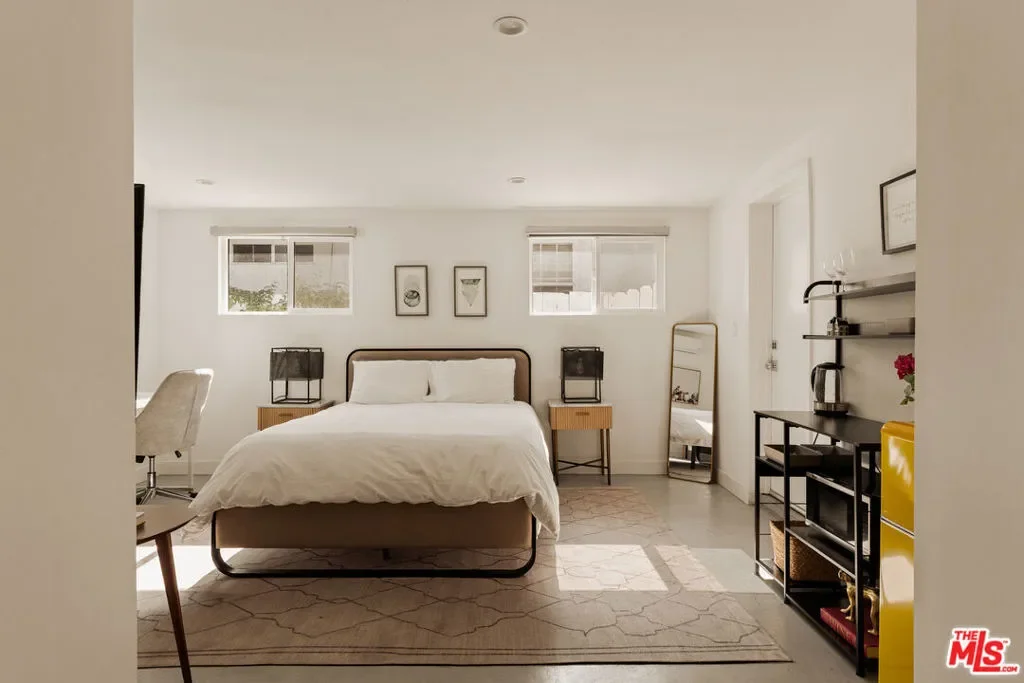 6448 Peach Avenue, Los Angeles, California, United States. - Photo 11