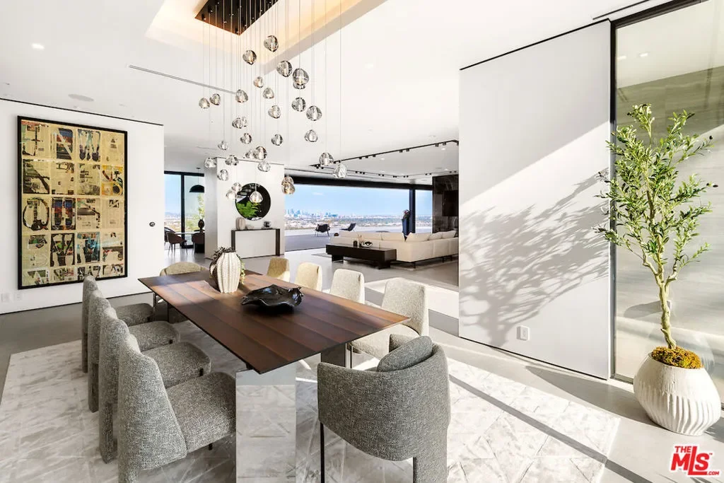 8116 Laurel View Drive, Los Angeles, California, United States. - Photo 10