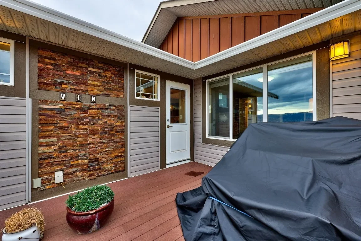 Exterior photo 4