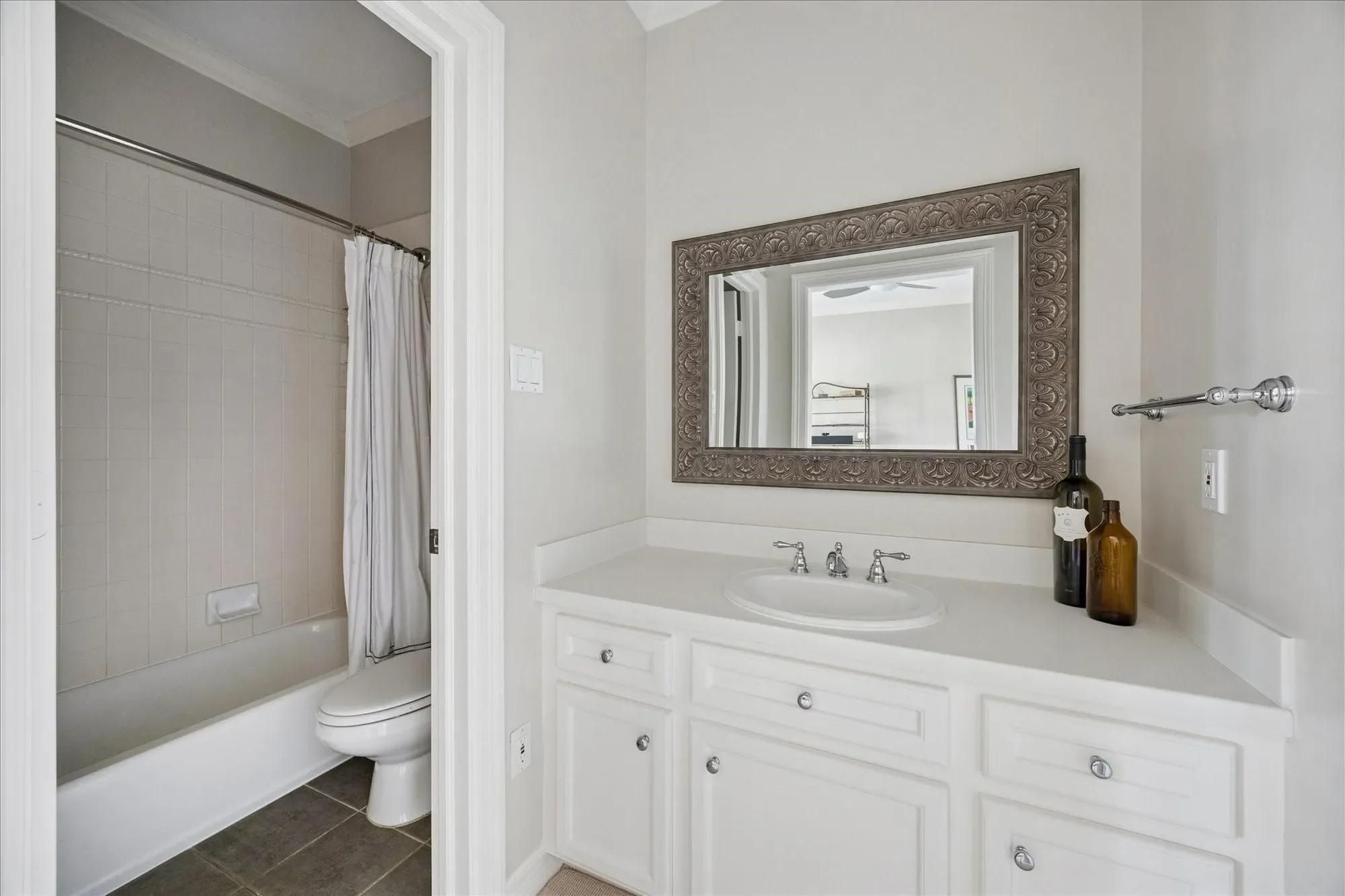 2 Blalock Pines Court, Hedwig Village, Texas, United States. - Photo 25