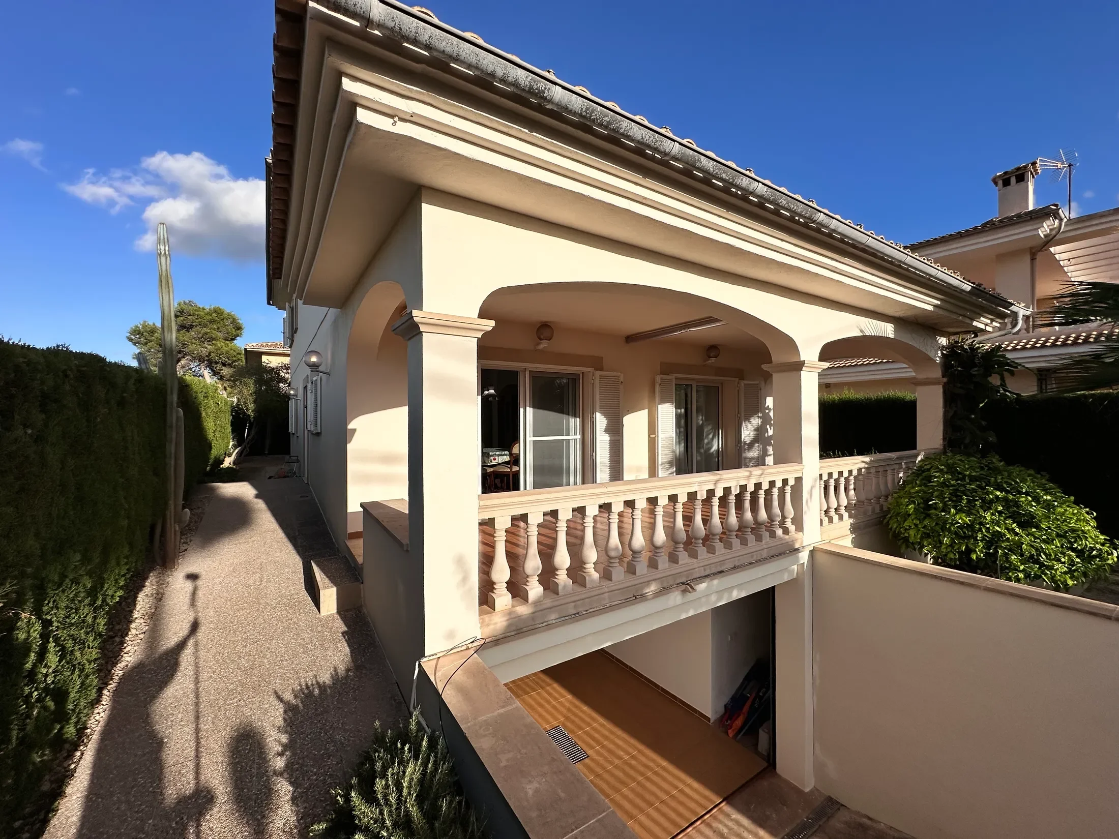 Exterior photo 12
