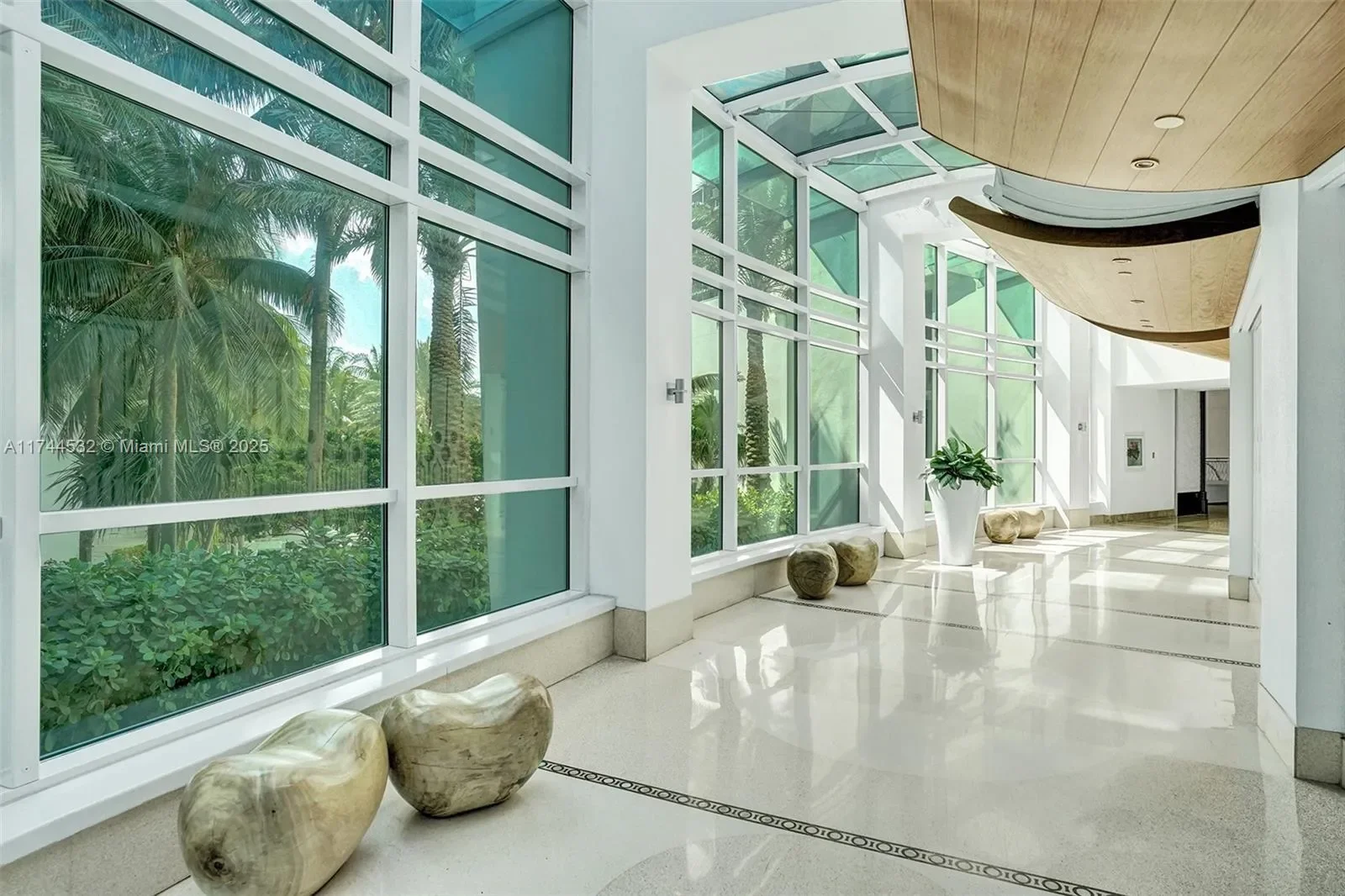 4401 COLLINS AV 1206, Miami Beach, Florida, United States. - Photo 36