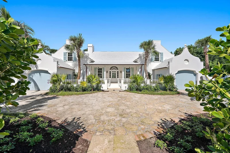 Single Family Residence in Palm Beach