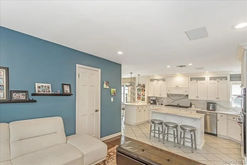 922 N 1st Street, New Hyde Park, NY, 11040, USA, New Hyde Park, New York, United States. - Photo 29