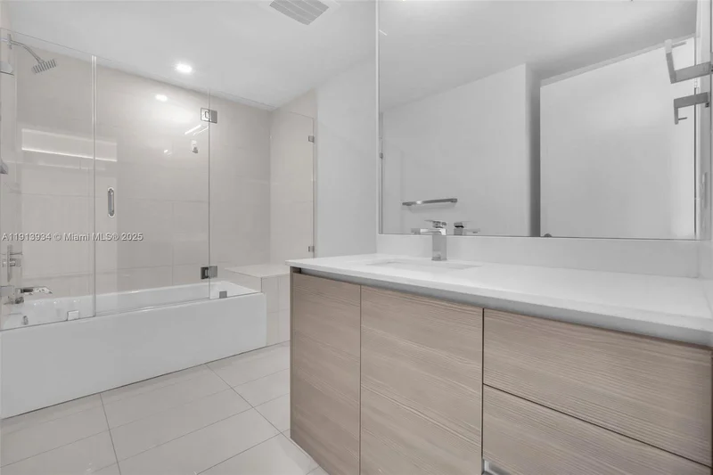 460 NE 28th St, Miami, Florida, United States. - Photo 12