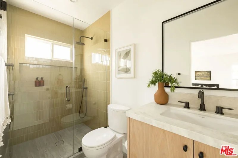 1018 Manzanita Street, Los Angeles, California, United States. - Photo 15