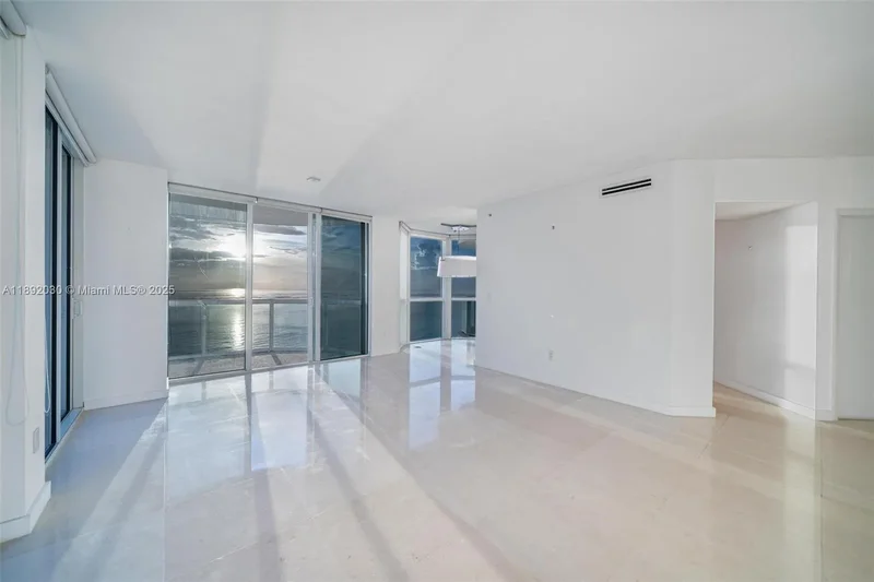 6365 Collins Ave, Miami Beach, FL 33141, Miami Beach, Florida, United States. - Photo 31
