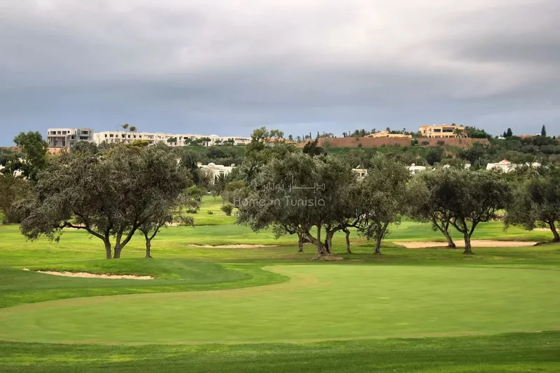For Sale: 1038 m² building plot in the exclusive Ennakhil district, directly on Kantaoui Golf Course