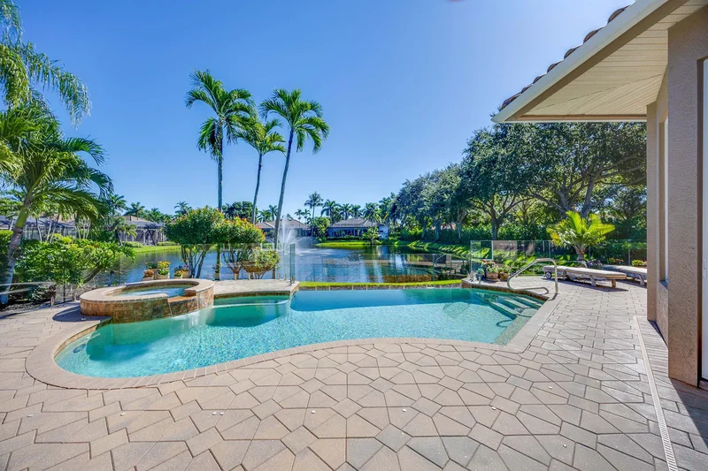 8752 Muirfield Drive, Naples, FL 34109, Naples, Florida, United States. - Photo 19