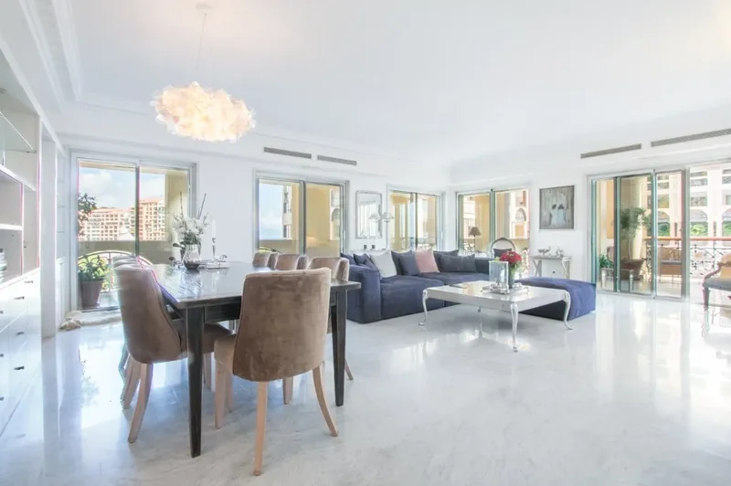 Sea Side Plaza - 3 Rooms - 245 m2