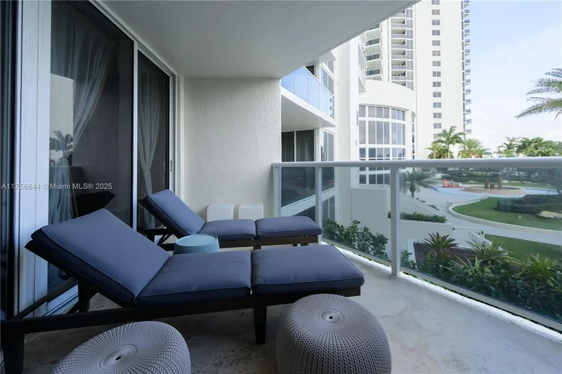 19111 Collins Ave 207, Golden Beach, Florida, United States. - Photo 31