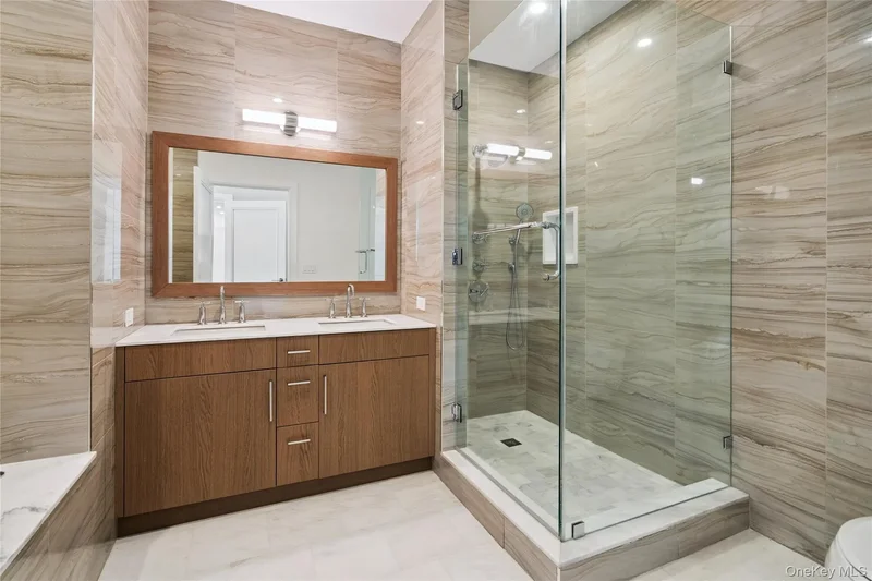 100 Garvies Point Road, Glen Cove, New York, United States. - Photo 32