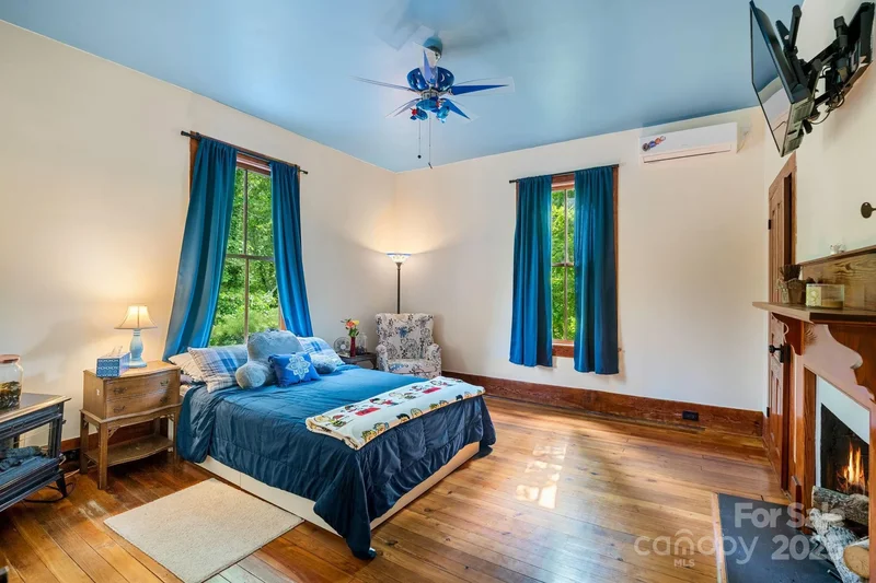 305 Ficker Circle, Hendersonville, NC 28739, Laurel Park, North Carolina, United States. - Photo 23