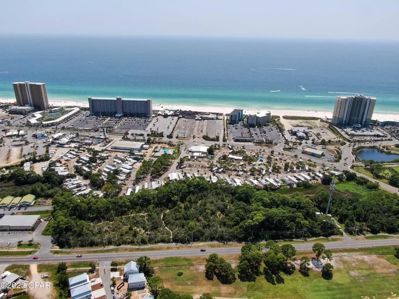 9129 N Lagoon Drive, Panama City Beach, Florida, United States. - Photo 10