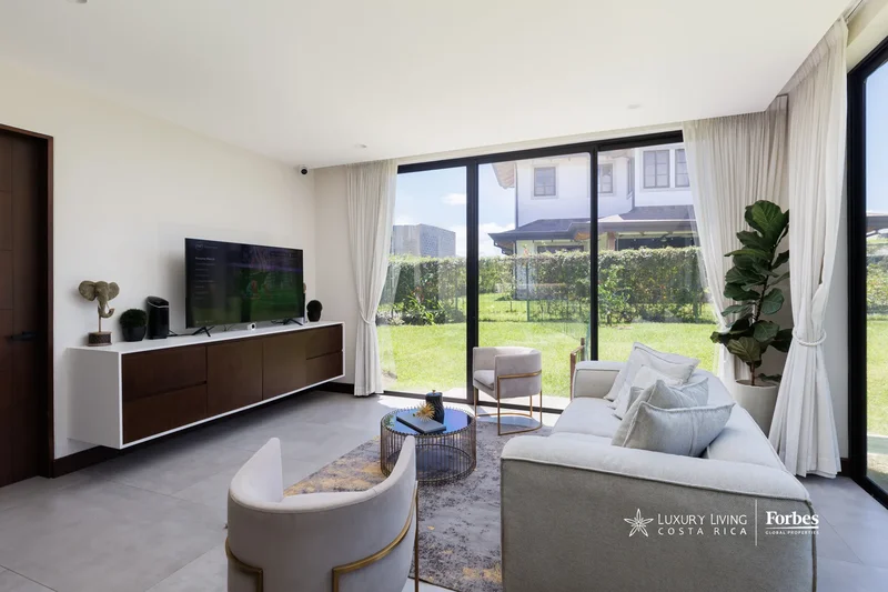 21075 - Modern Design with a Family Soul