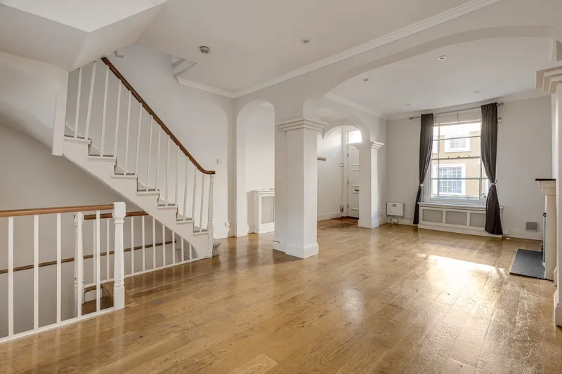 Hillgate Place, London, England, United Kingdom. - Photo 2