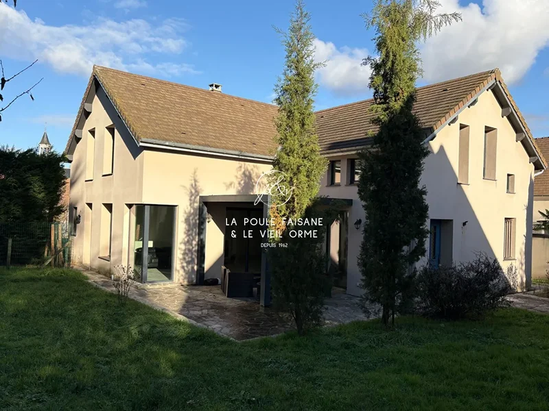 SALE OF CONTEMPORARY HOUSE IN SAINT LEGER EN YVELINES