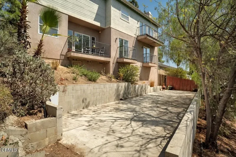 1300 Blue Hill Road, Los Angeles, California, United States. - Photo 34