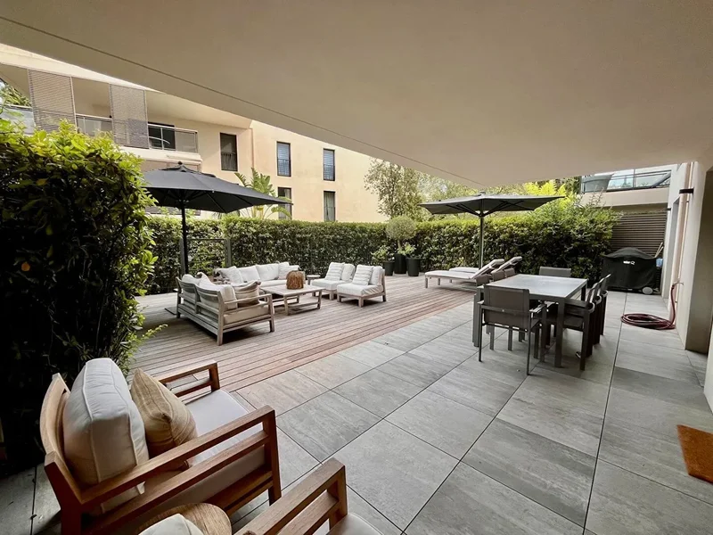 Two-bedroom apartment with terrace in a luxurious residence