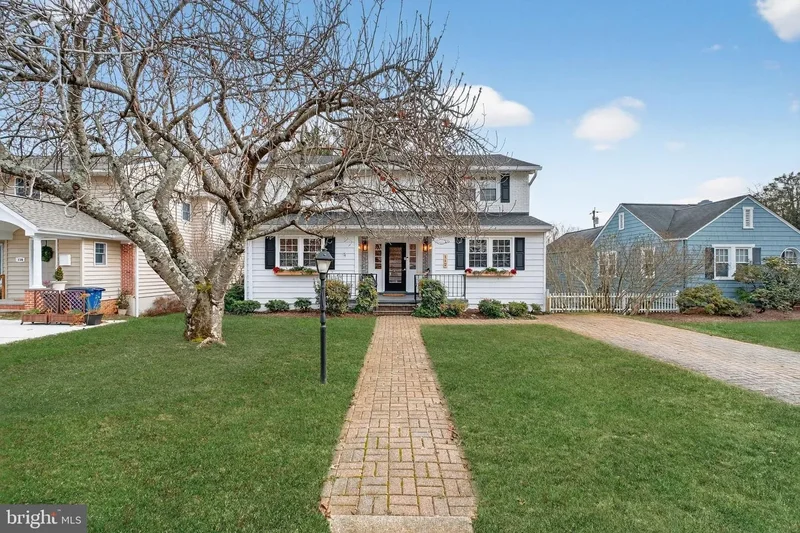 Coveted In-Town Living | West Annapolis