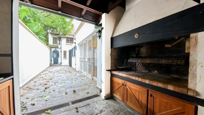 Exclusive and Sophisticated Residence in Olivos, Buenos Aires, B 1636, Olivos, Buenos Aires Province, Argentina. - Photo 6