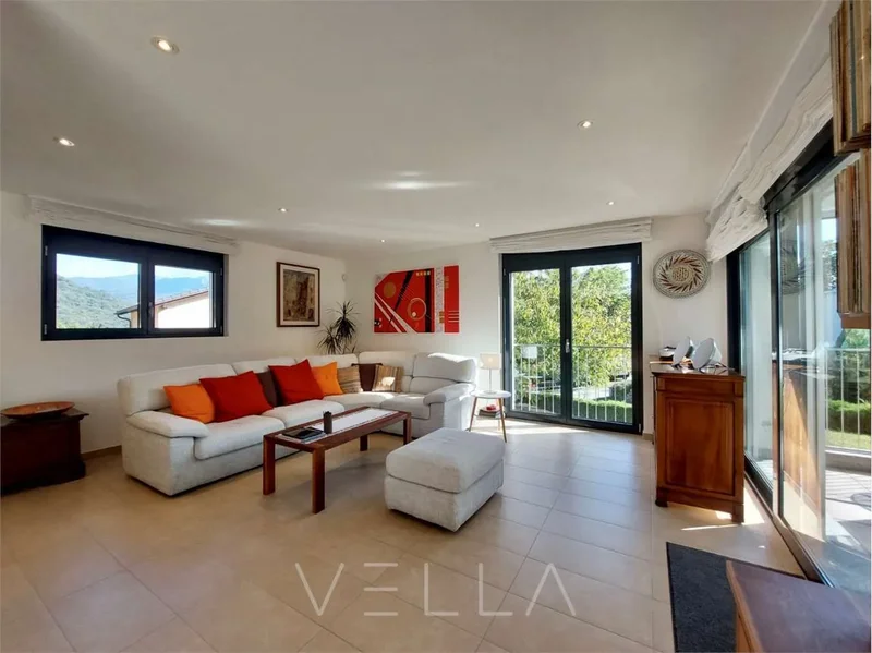 Modern Villa in Hillside Location – Ideal for Families