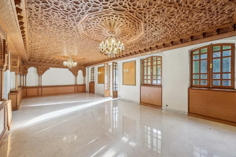 Neuilly-sur-Seine, Île-de-France, France. - Photo 17