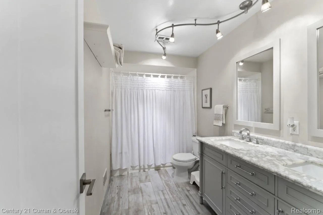 26155 Timber Trail, Dearborn Heights, MI 48127, Dearborn, Michigan, United States. - Photo 28