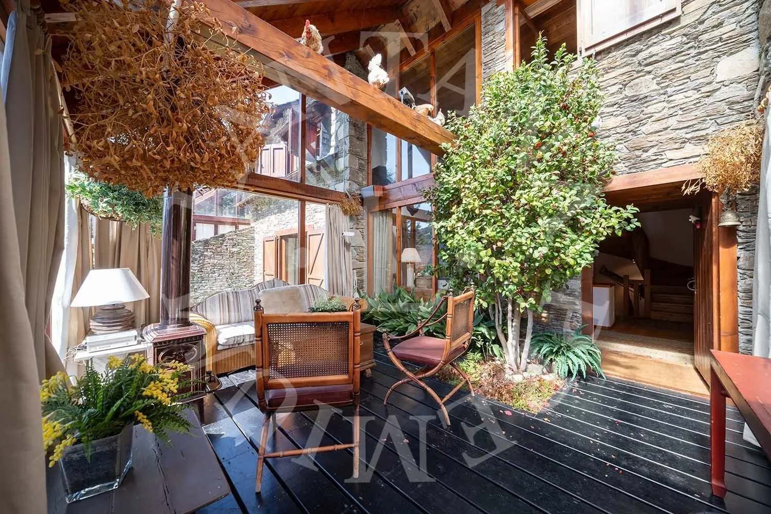 Exterior photo 2