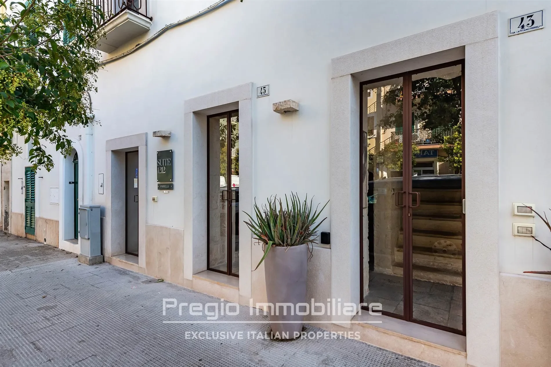 Exterior photo 6