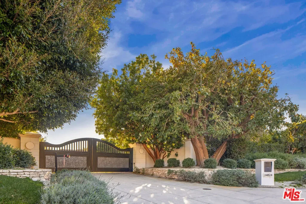 24824 Pacific Coast Highway, Malibu, California, United States. - Photo 25